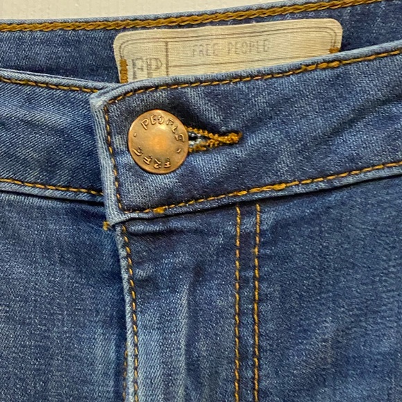 Free People Float on flare denim jeans Sz 26 R dark wash Retro 70s frayed hem - Picture 13 of 16